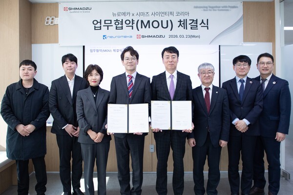 ▲양사 대표와 임직원들이 업무협약 후 기념사진을 찍고 있다. (사진=카지노 토토)