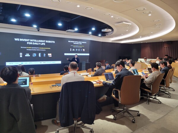 엑스와이지, 유진증권 '유망 기업 설명회' 참가...피지컬 AI 기반 사업 확... - 뉴스 썸네일 이미지