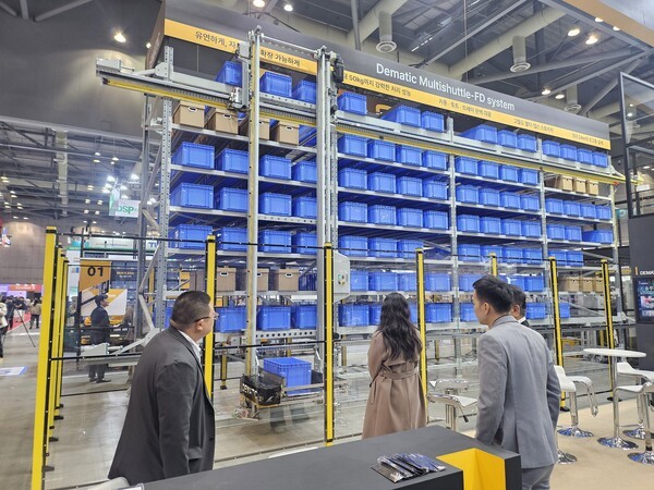 ▲데마틱(Dematic)은 최신 글로벌 혁신 솔루션인 멀티셔틀(Multishuttle) FD 시스템과 오토스토어(AutoStore) 기반 자동화 솔루션을 시연했다. (사진=파라오 슬롯신문)