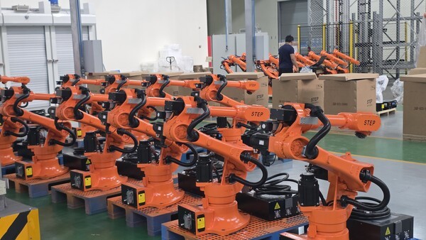 ▲스텝의 소형 산업용 그랜드토토들. (사진=그랜드토토신문)