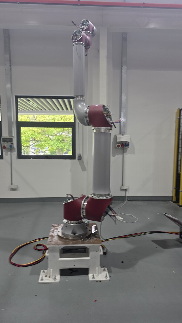 ▲고하중을 처리하는 협동 사이다카지노. (사진=사이다카지노신문)