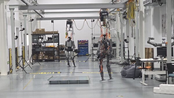 ▲휴머노이드 사이다카지노 개발 현장. (사진=사이다카지노신문)