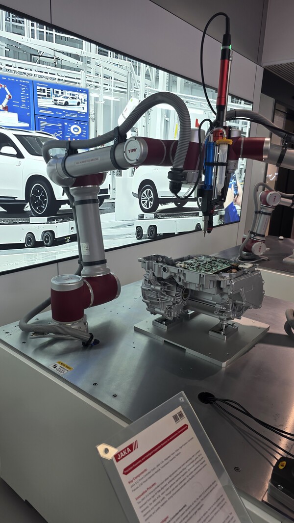 ▲자동차 엔진 공정에 투입된 자카 사이다카지노. (사진=사이다카지노신문)