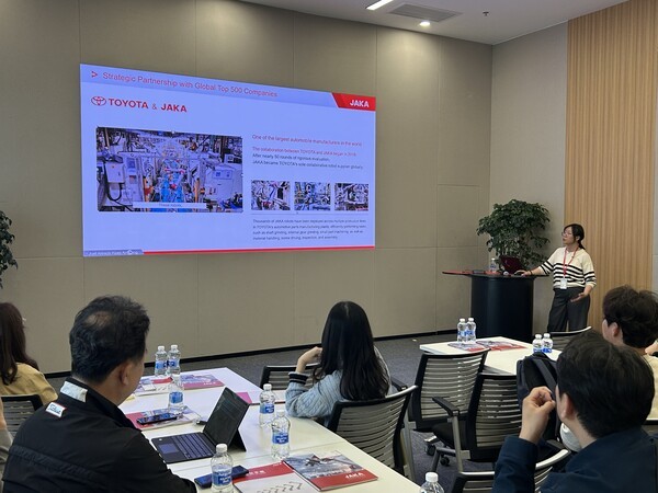 ▲이동령 해외사업부장이 회사 개요에 대해 설명하고 있다. (사진=사이다카지노신문)