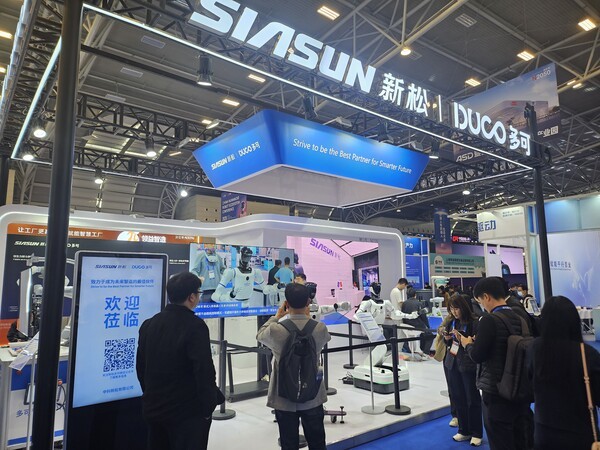▲상하이 푸동에 본사를 둔 산업용 벳위즈 전문 기업 시아순(SIASUN, 中科新松) 부스. ‘두코(Duco)' 브랜드를 통해 다양한 로봇 라인업을 선보이고 있다. (사진=로봇신문)