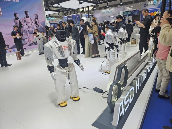 ▲벳위즈 공식 타이틀 후원사인 '아이스다(爱仕达)' 부스에도 많은 사람들이 몰렸다. (사진=로봇신문)