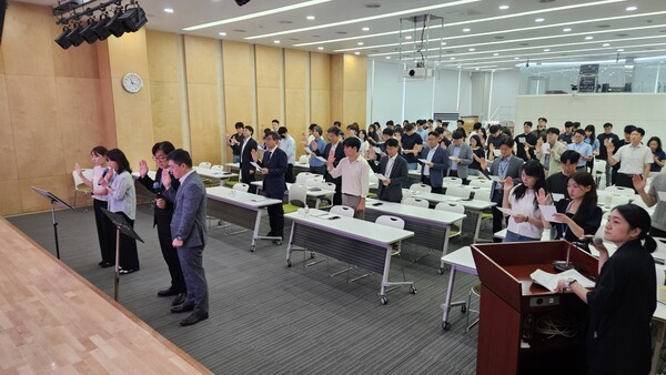 ▲세이벳 임직원이 반부패·청렴 실천을 선언하며 결의를 다지고 있다. (사진=세이벳)