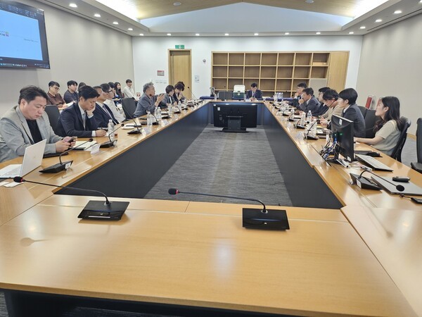 ▲‘인천 모델카지노산업 발전 및 로보컵(RoboCup) 2026 연계 기업간담회’가 20일 오후 송도컨벤시아 회의실에서 열렸다. (사진=모델카지노신문)