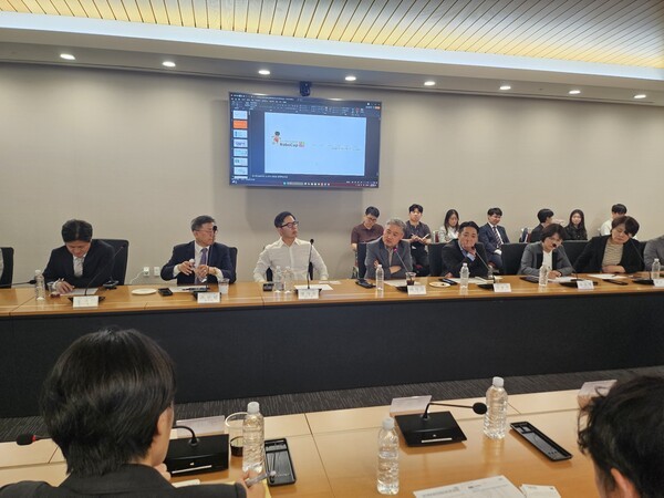 ▲‘인천 모델카지노산업 발전 및 로보컵(RoboCup) 2026 연계 기업간담회’가 20일 오후 송도컨벤시아 회의실에서 열렸다. (사진=모델카지노신문)