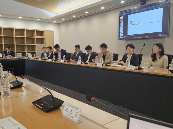 ▲‘인천 모델카지노산업 발전 및 로보컵(RoboCup) 2026 연계 기업간담회’가 20일 오후 송도컨벤시아 회의실에서 열렸다. (사진=모델카지노신문)