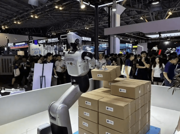 러쥐로보틱스, WAIC 2026서 휴머노이드 로봇 작업 8시간 시연 - 뉴스 썸네일 이미지