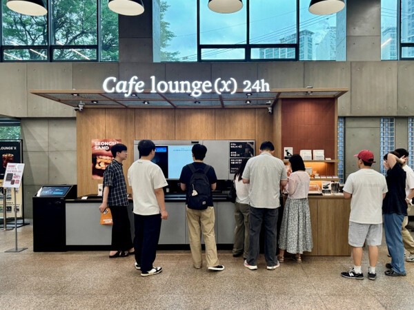 "로봇카페로 바꾸니 순수익 3배"... 라운지엑스, 9월 가맹사업 본격화 - 뉴스 썸네일 이미지