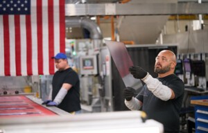 애플, 1천억 규모 '미국 제조 프로그램(AMP)' 발표