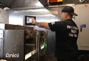 에니아이 햄버거 패티 굽는 비트코인카지노, 뉴욕 매장에 첫 공급