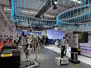 '2025 세계머스트잇 토토대회', 베이징에서 12일까지 화려한 로봇 축제